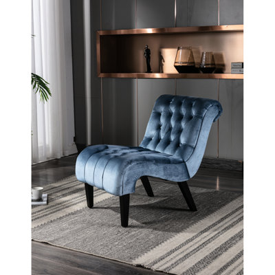 Chaise moderne en velours bleu, revêtement doux pour une expérience de chambre à coucher relaxante Chaise élégante avec coussin pour un confort maximal