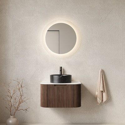 Ensemble de meuble-lavabo et de salle de bain de 24 po avec tiroir Dina, lavabo à bordures arrondies rayées avec tiroir, lavabo rond en céramique noir pierre et plateau en pierre frittée blanc de Carrare, pré-assemblé, couleur grain de bois noyer foncé