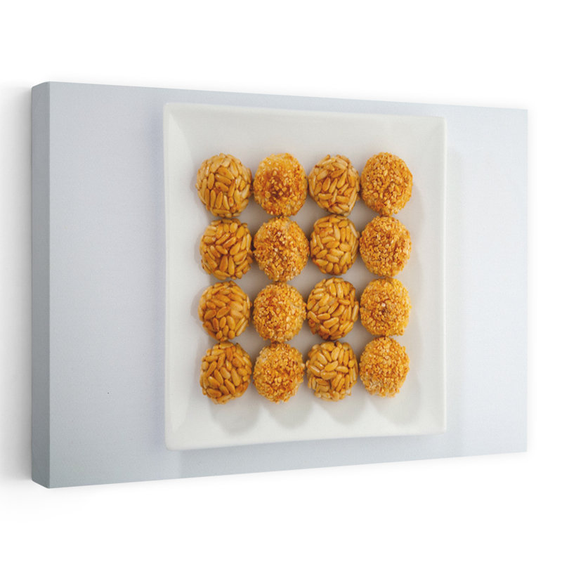 Plaque de panellets, art mural traditionnel de pin, Barcelone, Catalogne, Espagne, H 24 po x l 36 po