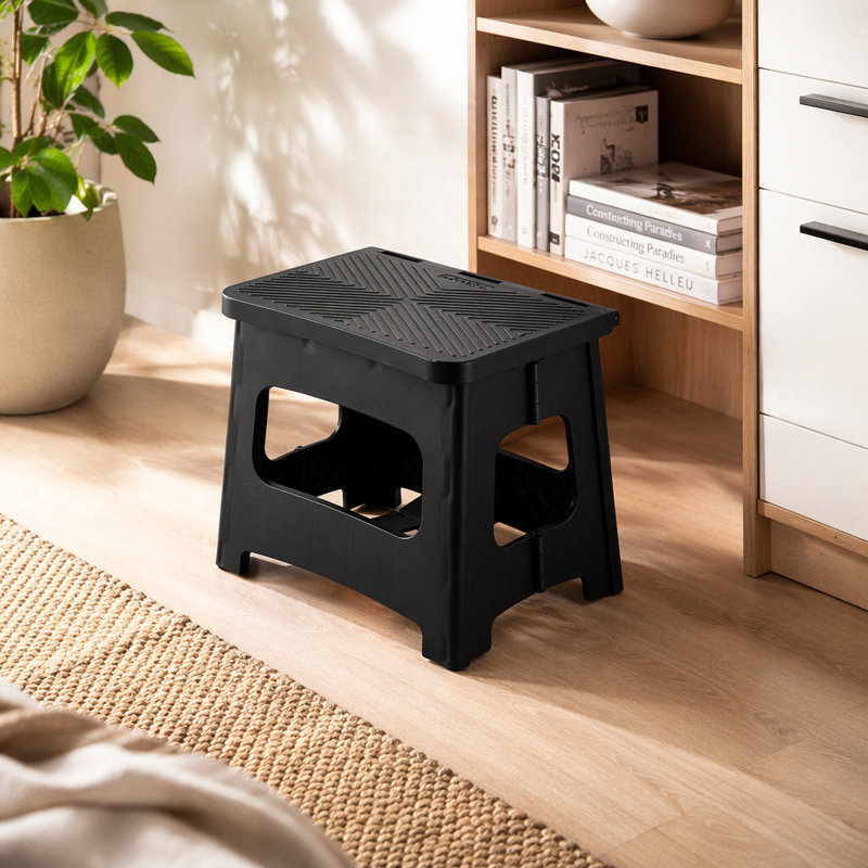 Escabeau pliable 9 po, compact, portable, antidérapant, 300 lb Capacité de poids pour les adultes et les enfants. Dessus antidérapant et pieds en caoutchouc sécurisés, idéal pour la maison et le camping, couleur noire