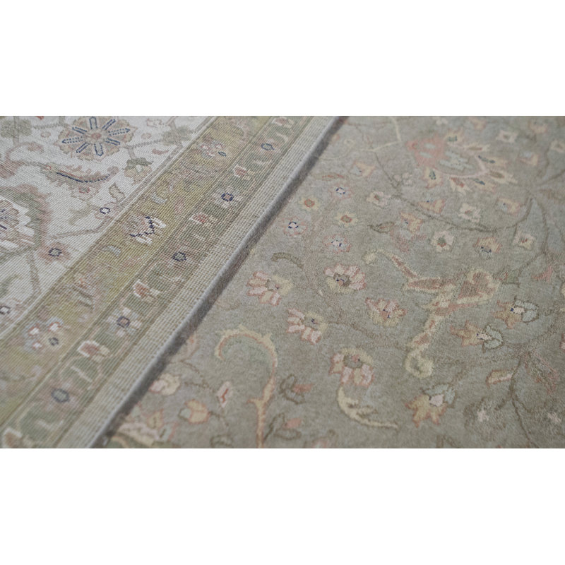Tapis vert clair et beige noué à la main de haute qualité