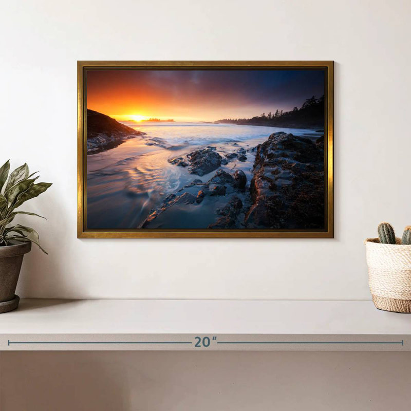 Coucher de soleil sur la côte du Tofino, Cadre flottant doré, 13 po x 9 po