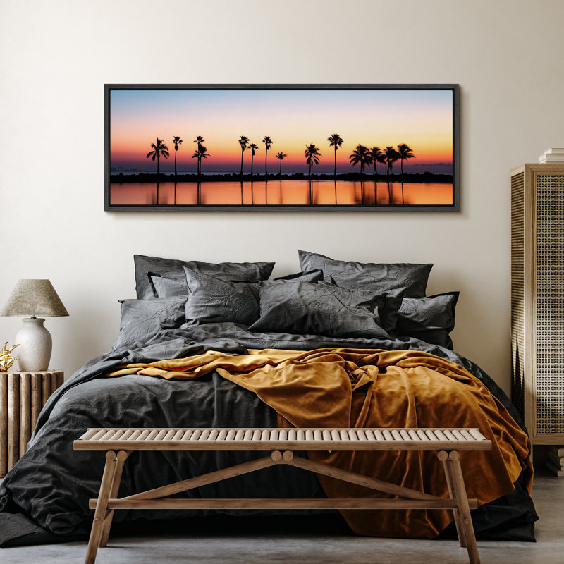 «Tropical Serenity Palm Tree Silhouette at Sunset Stripes Antique Retro Extra Large Wall Decor», reproduction encadrée