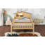 Lit plateforme simple en bois avec tête de lit en forme de maison enchanteresse, éclairage à DEL intégré et rangement pratique intégré pour une chambre à coucher de rêve.-445677981