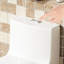 Toilette blanc brillant avec 1 / 1,60 po Fonction d'économie d'eau. Hauteur confortable. Siège. Bol de salle de bain allongé. 1000 grammes de rinçage. Toilette conforme. Hauteur confortable, économie. Bol à fermeture en douceur, approuvé