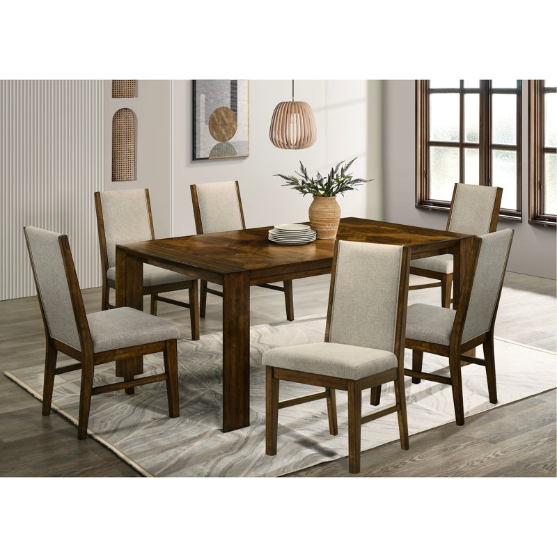 Doux 2 chaises de salle à manger rembourrées en tissu neutre brun pour une configuration de pièce traditionnelle
