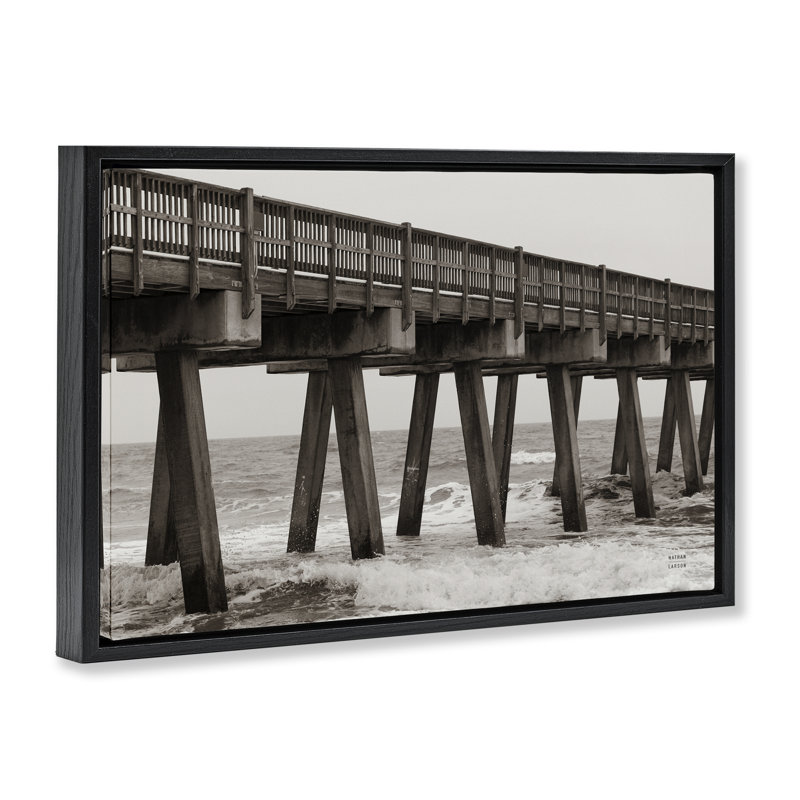 Structure flottante à quai, conception par Nathan Larson, Cadre flottant noir de jais, H 17 po x l 25 po