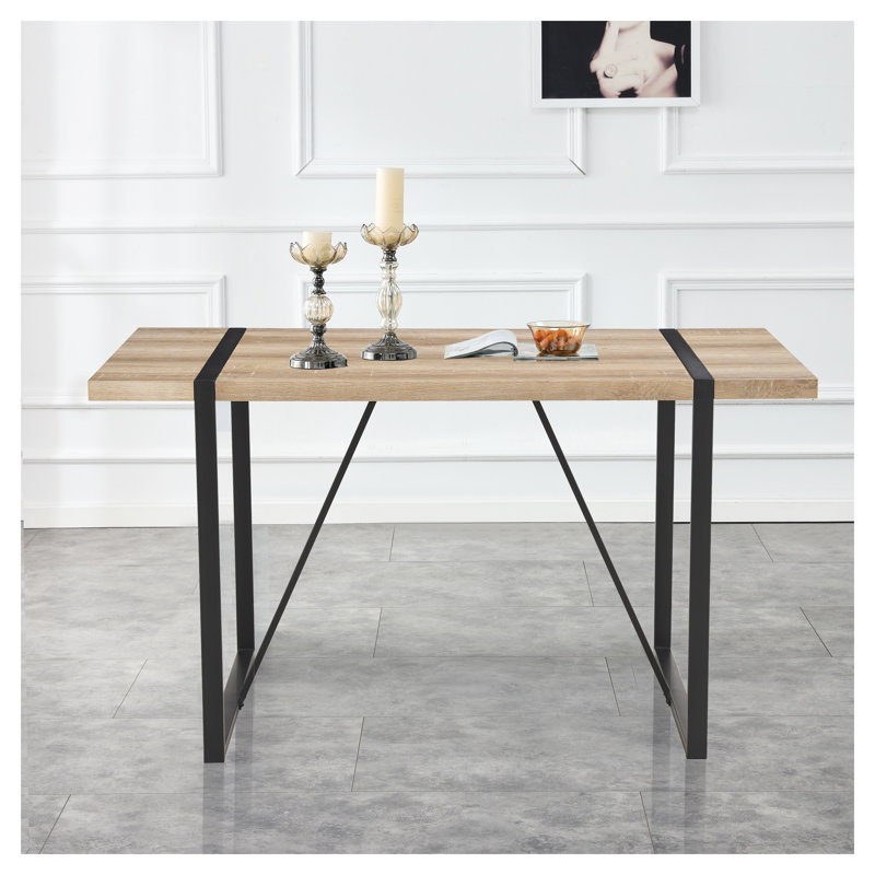 Table de salle à manger rustique industrielle pour 4 à 6 personnes, table de cuisine rectangulaire 55,1 "avec plateau en panneau de fibres à densité moyenne et pieds en métal noir