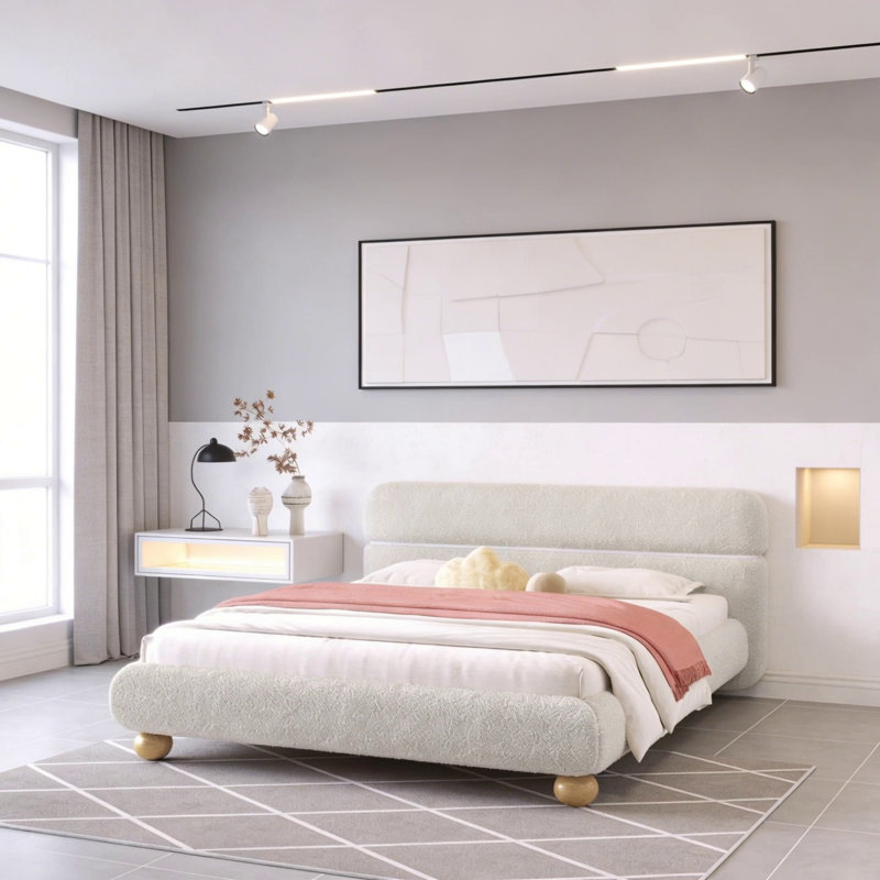 Lit contemporain tapissier à profil bas avec tissu en molleton Teddy et pieds ronds massifs au design courbé élégant