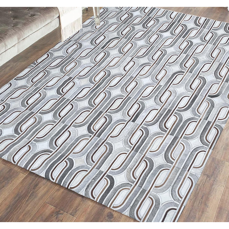 Tapis patchwork en cuir de vache 3 x 4 mètres, gris, brun, beige, à motifs géométriques, fait main., Rectangle 120" x 156"
