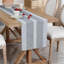 Chemin de table tressé à rayures et à broderie rustique pour décorations-677956127-677956096