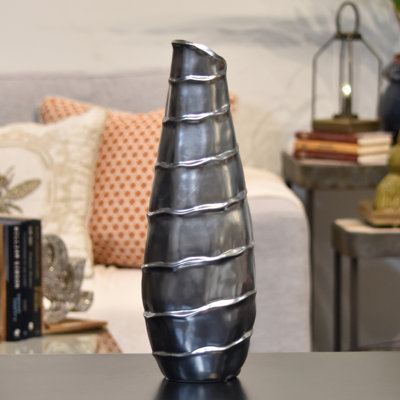 Très grand vase en céramique avec conception en spirale en relief sm chrome argenté Deshields