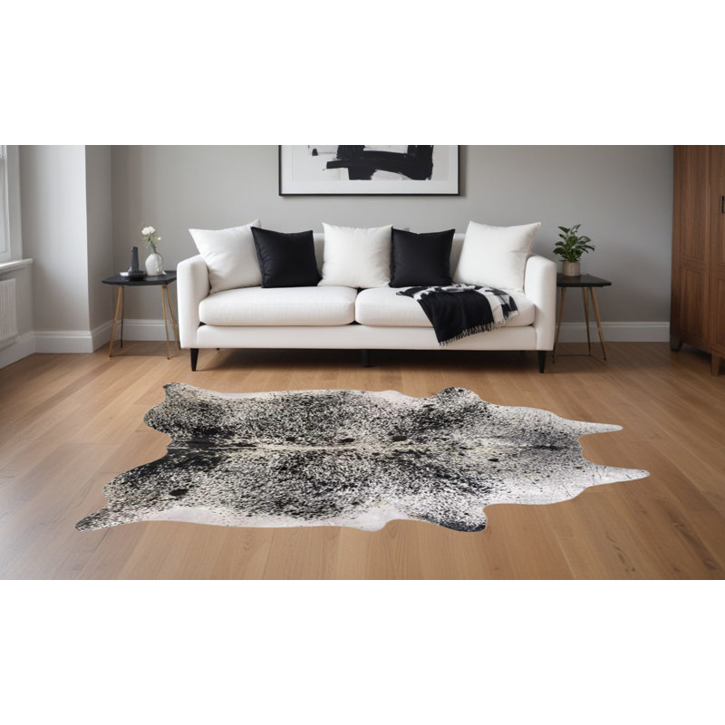 Tapis noir et blanc 5 pi x 7 pi en peau de vache