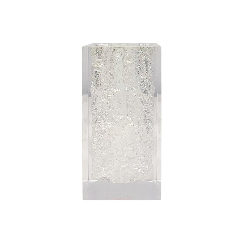 Sculpture transparente en résine cubique