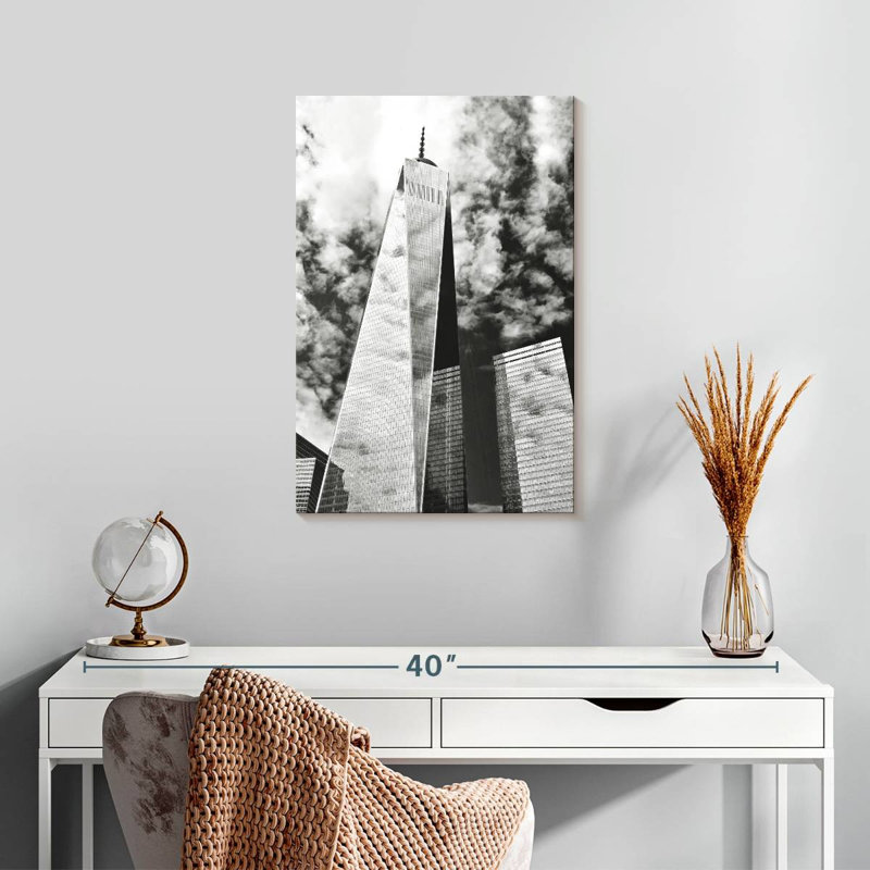 Lilie One World Trade Center Shadow, H 24 po x l 16 po