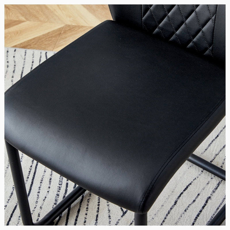 Ensemble de 1 table et 4 chaises Hamed Table rectangulaire avec plateau en verre trempé transparent, Noir
