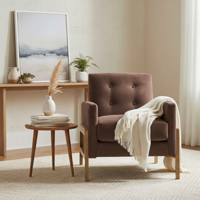 Chaise d'appoint rembourrée avec dossier capitonné