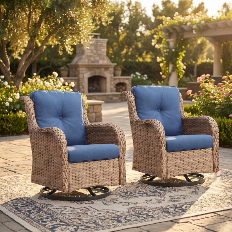 Swivel and sliding wicker patio chairs, Jaune, Île Seymour Nord, Galapagos