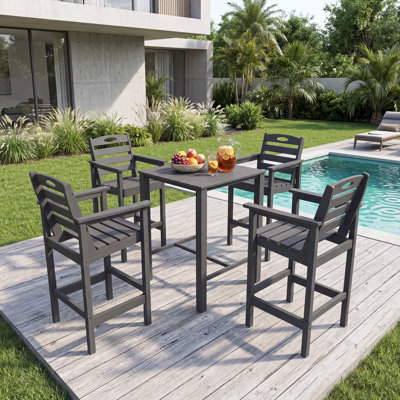 Ensemble de patio à hauteur de bar 5 pièces en PEHD avec 4 tabourets de bar Adirondack et une table, de hautes chaises de bar résistantes aux intempéries avec repose-pieds pour la cour, la terrasse, le bord de la piscine et le jardin