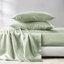 Ensemble de draps 4 pièces en satin de luxe sauge - froissé, lisse et soyeux, sans produits chimiques, comprend des taies d'oreiller douces pour les cheveux