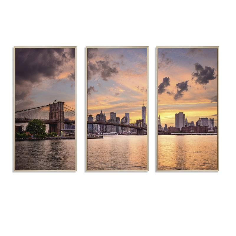 New York City Skyline Under Dark Clouds - ensemble de 3 toiles d'art encadrées, H 20 po x l 36 po x P 1 po, Encadrement brun