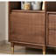 Petite armoire d'appoint en verre à petite coquille