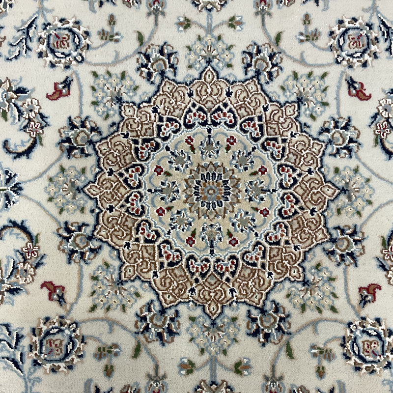  Handmade Nain Wool Rug