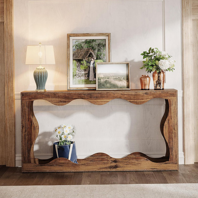 Console de style maison de campagne 63 pouces avec rangement, station de rangement pour canapé d'entrée étroite, design festonné ondulé élégant pour les intérieurs modernes, brun