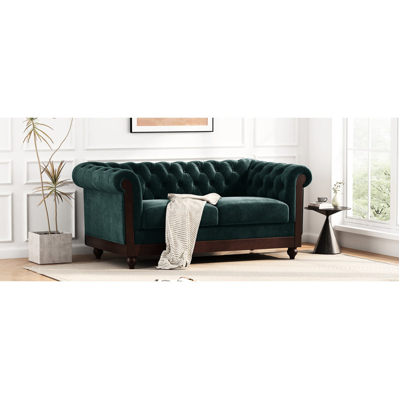 Luxueux canapé-lit rembourré en velours avec bouton capitonné, parfait pour des conversations relaxantes et des séances de lecture confortables