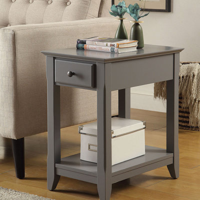 Table rectangulaire grise avec rangement ouvert sur la tablette inférieure et les pieds