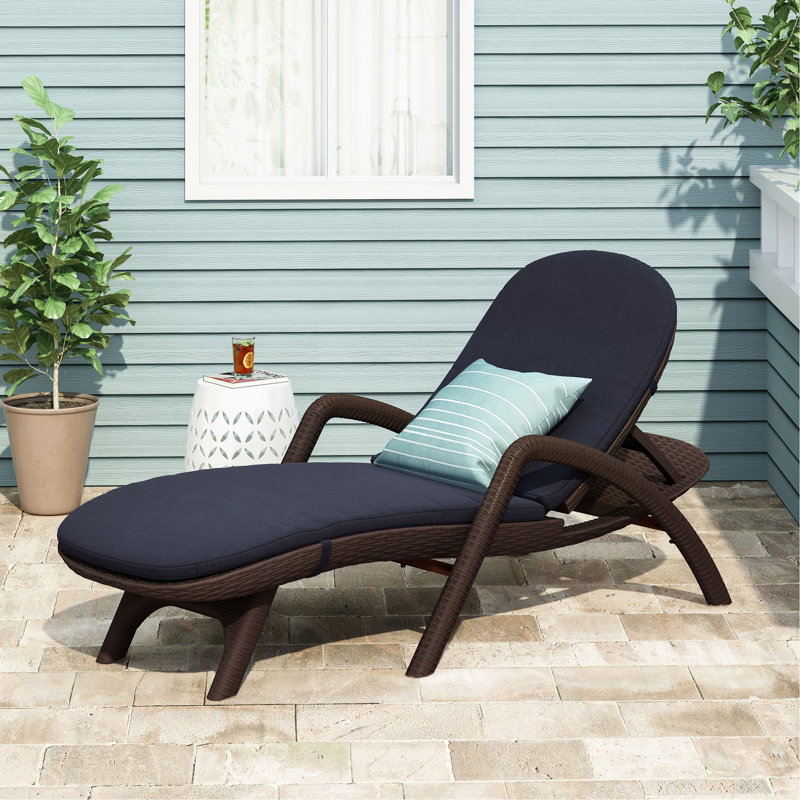 CHAISE LOUNGE WITH CUSHION