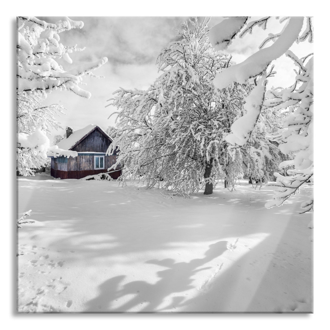 Glasbild Hütte in einer wunderschönen Winterlandschaft