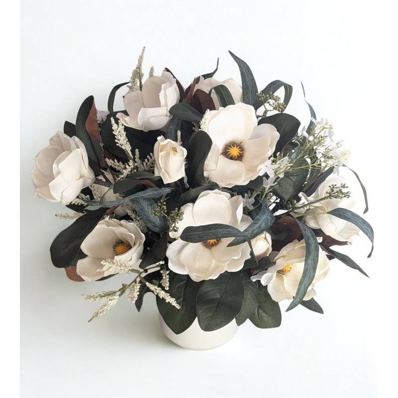 Arrangement de magnolia en soie dans un pot