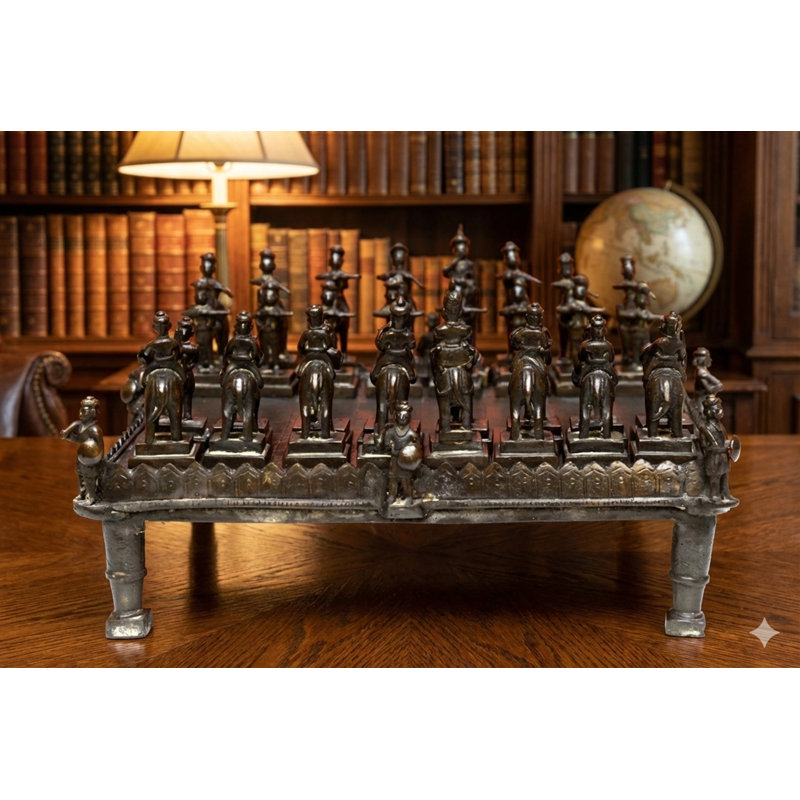 Jeu d'échecs en laiton fait à la main 13,5 "- jeu de plateau de combat artistique avec des ornés, décor de table luxueux et cadeau d'héritage