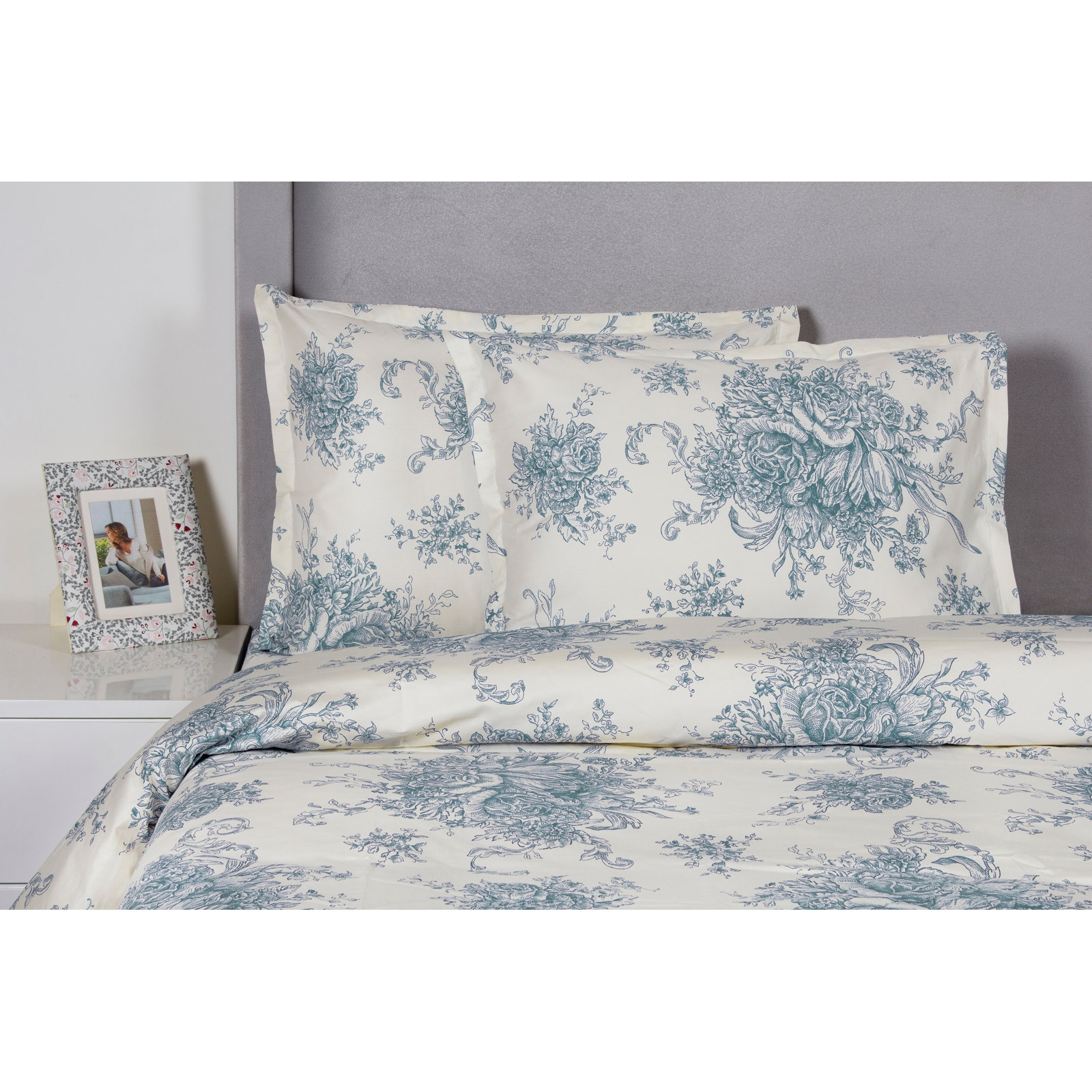 Benedictine Sateen Duvet Cover Set, Twin/Twin XL Duvet Cover + 1 Standard Sham, Red