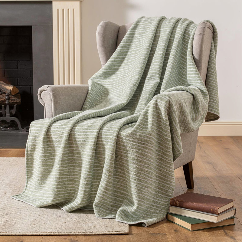 Jeté 50 po x 70 po en microfibre rayé vert menthe et ivoire