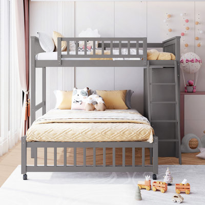 Lit superposé simple au-dessus de double en bois avec six tiroirs et tablettes flexibles, lit inférieur avec roulettes