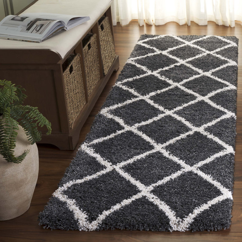 Tapis géométrique gris foncé / ivoire Aravella, Tapis de couloir 2 pi 3 po x 8 pi