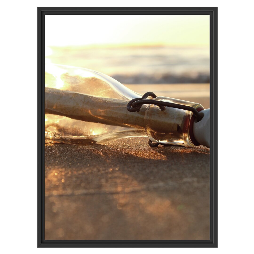 Gerahmtes Wandbild Flaschenpost am Strand