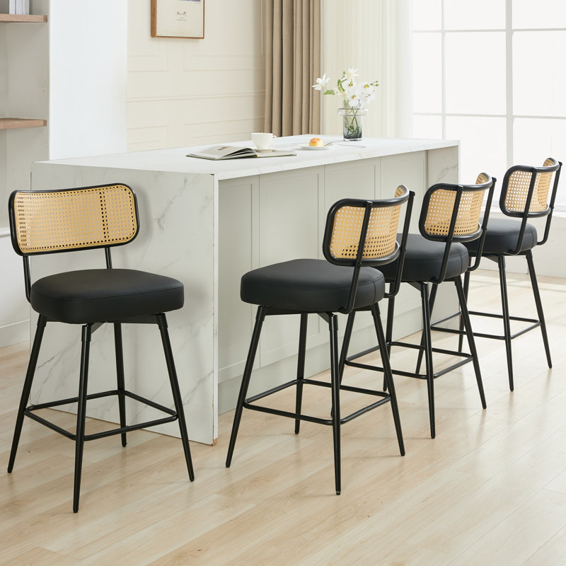 Tabouret de comptoir pivotant 26 po en similicuir rembourré avec dossier en rotin et structure en métal, Noir, 4