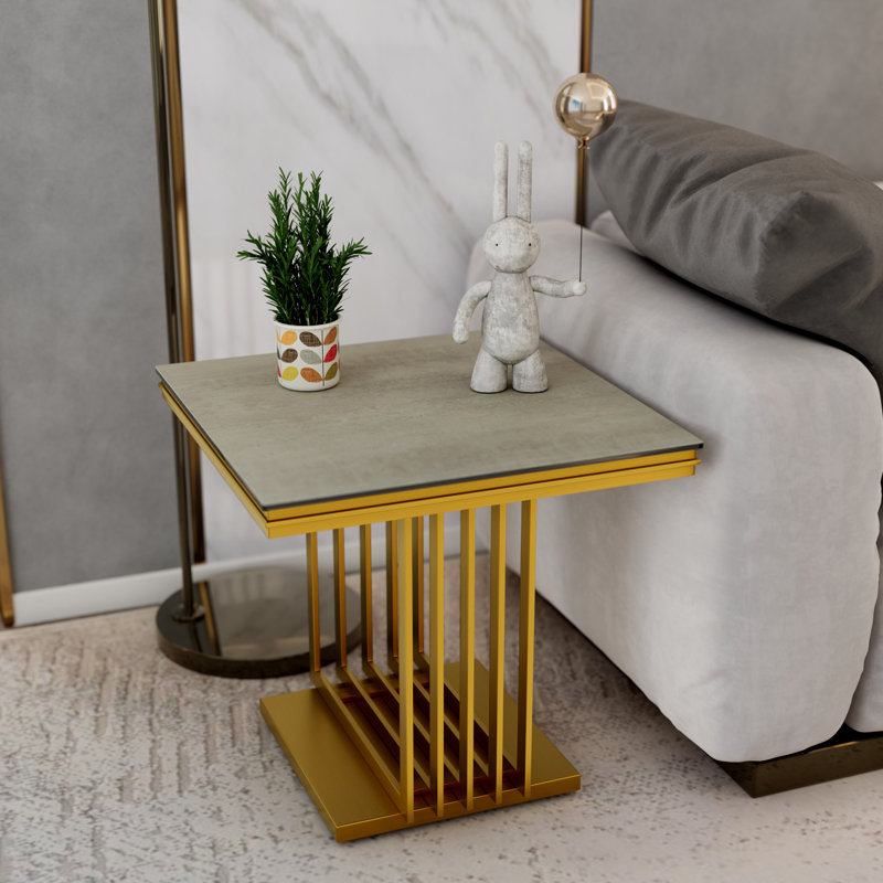 Table de bout en verre avec base à canaux dorés brossés