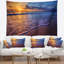 Coucher de soleil sur une tapisserie bord de mer bleue-28491883