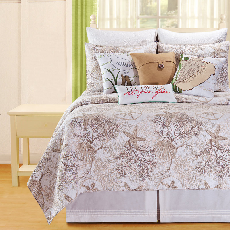 Raylene Coastal Cotton Floral Quilt, Twin