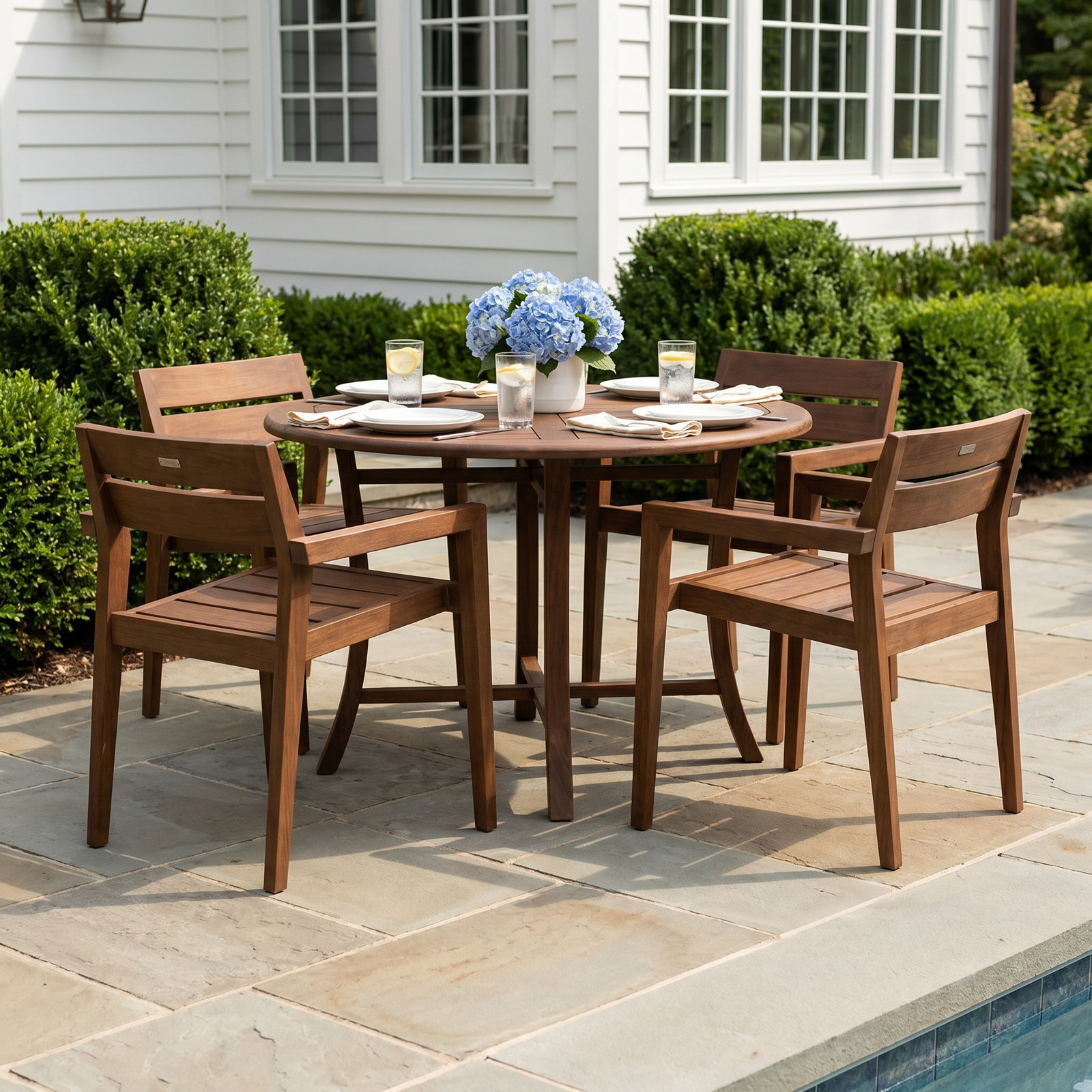 Kinsler Round 4-Person Outdoor Dining Set, 30" H x 48" W x 48" D