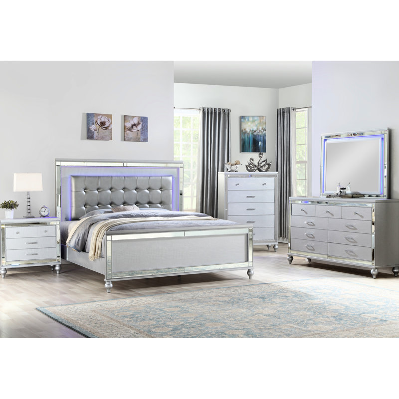 Lit tapissier grand format à DEL argent avec rembourrage en bois massif de style moderne et éclairage personnalisable pour la finition de la chambre à coucher, éclairage, revêtement en tissu d'ameublement de style contemporain