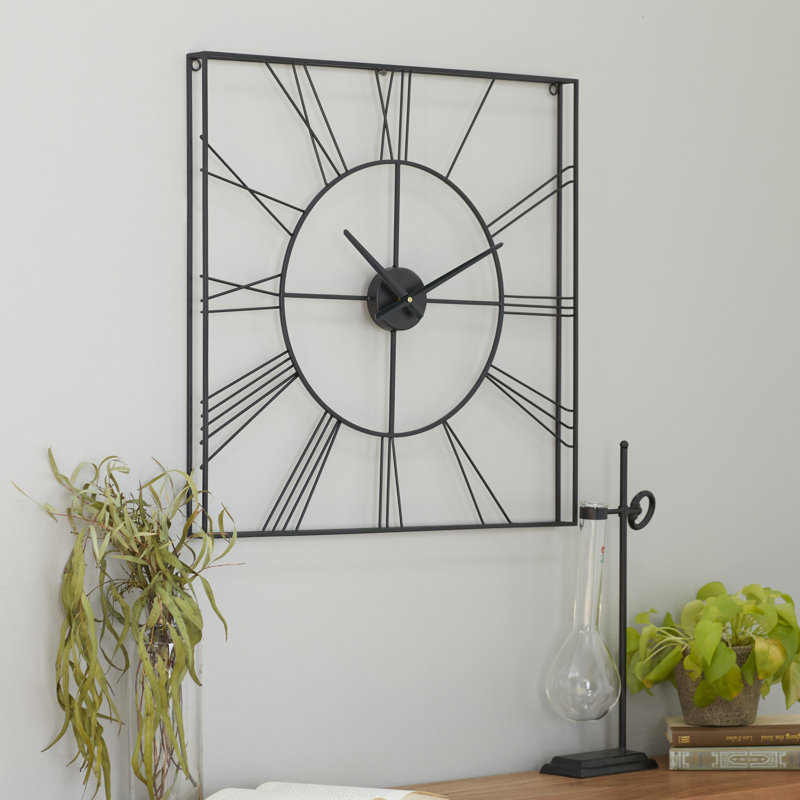 Horloge murale carrée Pom CosmoLiving par Cosmopolitan, Noir