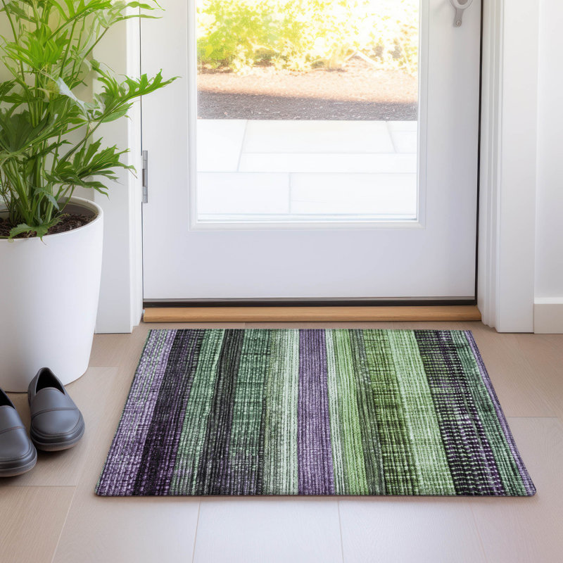 Tapis mauve lavable à la machine intérieur / extérieur Xhevrie, Rectangle 1 pi 8 po x 2 pi 6 po