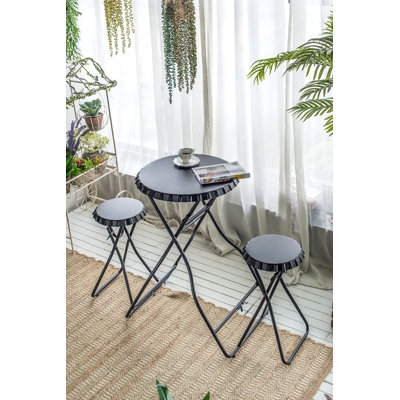 Table d'appoint et deux sièges escamotables