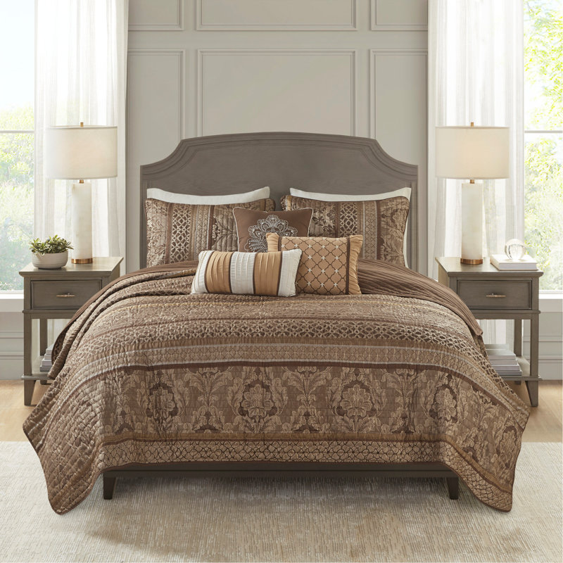 Ensemble de courtepointe luxueuse en jacquard 6 pièces avec coussins décoratifs élégants, double / grand, brun et or pour un look riche