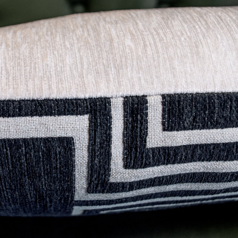 Ensemble de coussins décoratifs à motif de treillis géométrique gris anthracite Thomas Collection®, 22 po x 22 po
